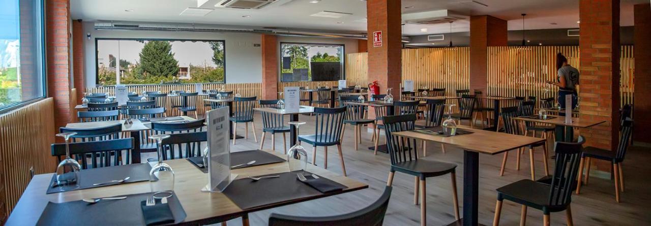Hostal Restaurante Cuatro Caminos Cubillos del Sil Kültér fotó