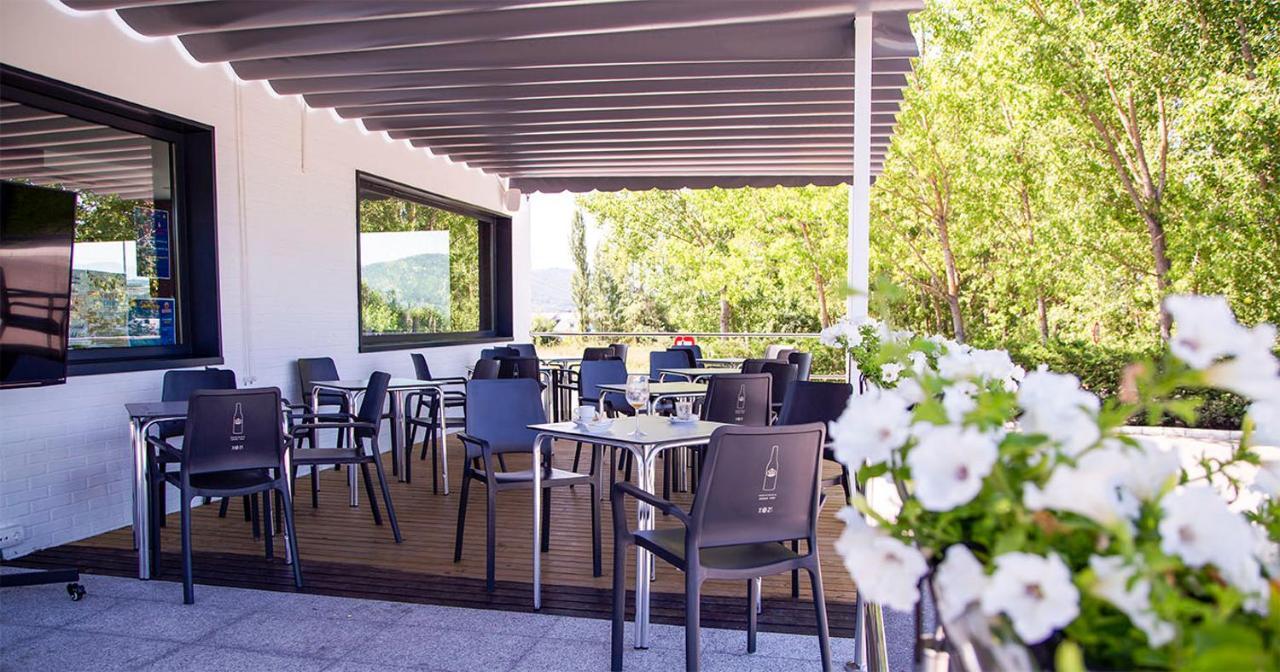 Hostal Restaurante Cuatro Caminos Cubillos del Sil Kültér fotó