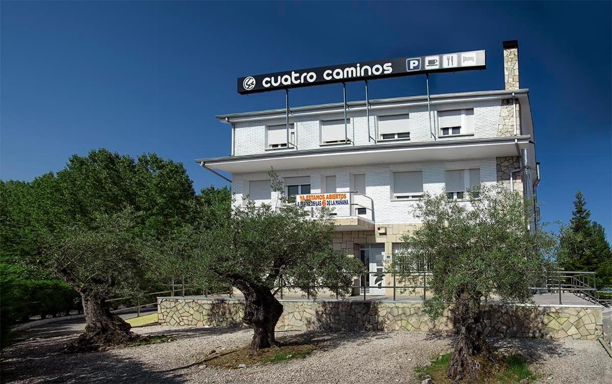 Hostal Restaurante Cuatro Caminos Cubillos del Sil Kültér fotó