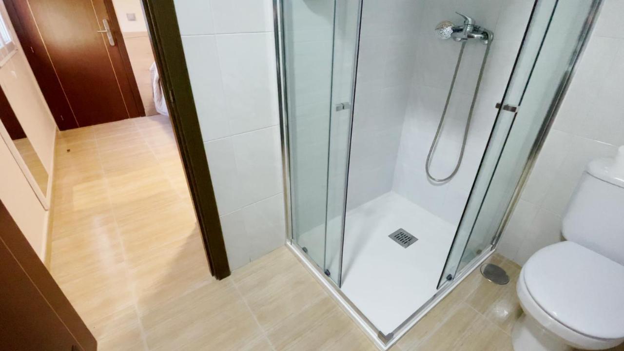 Hostal Restaurante Cuatro Caminos Cubillos del Sil Kültér fotó